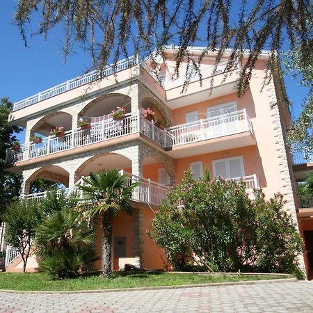 Apartments And Rooms نجيفيش المظهر الخارجي الصورة
