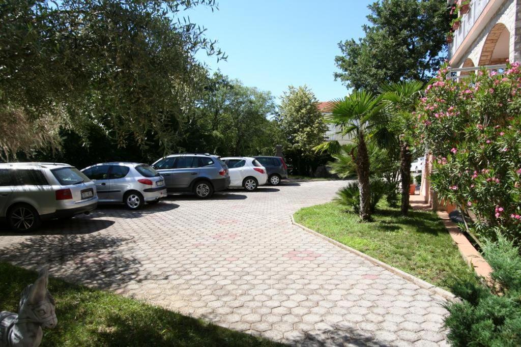 Apartments And Rooms نجيفيش المظهر الخارجي الصورة