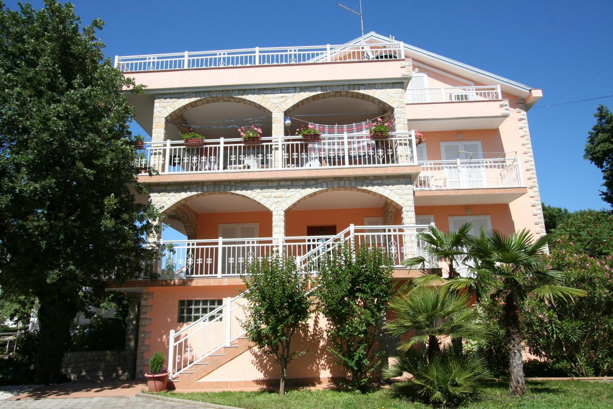 Apartments And Rooms نجيفيش المظهر الخارجي الصورة