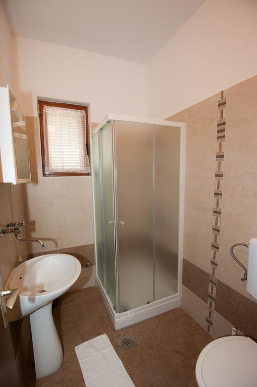Apartments And Rooms نجيفيش المظهر الخارجي الصورة