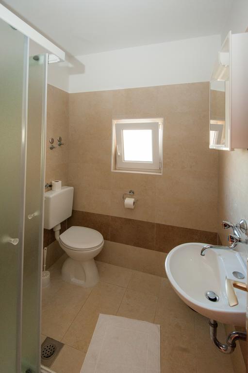 Apartments And Rooms نجيفيش المظهر الخارجي الصورة